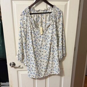 Max Studio 3/4 sleeve Floral Women's Top - Blue and White